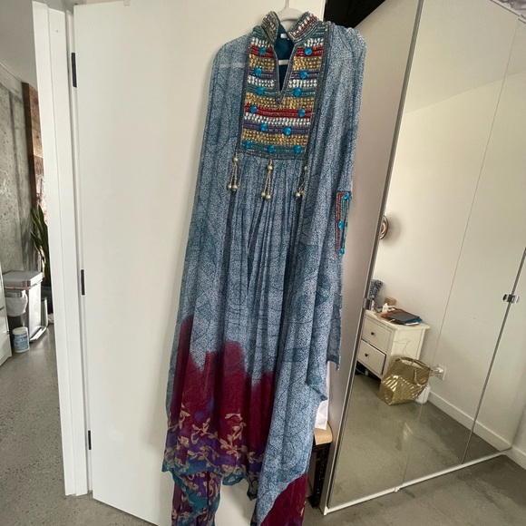 Elegant Blue and Red Maxi Dress - Picture 5 of 14